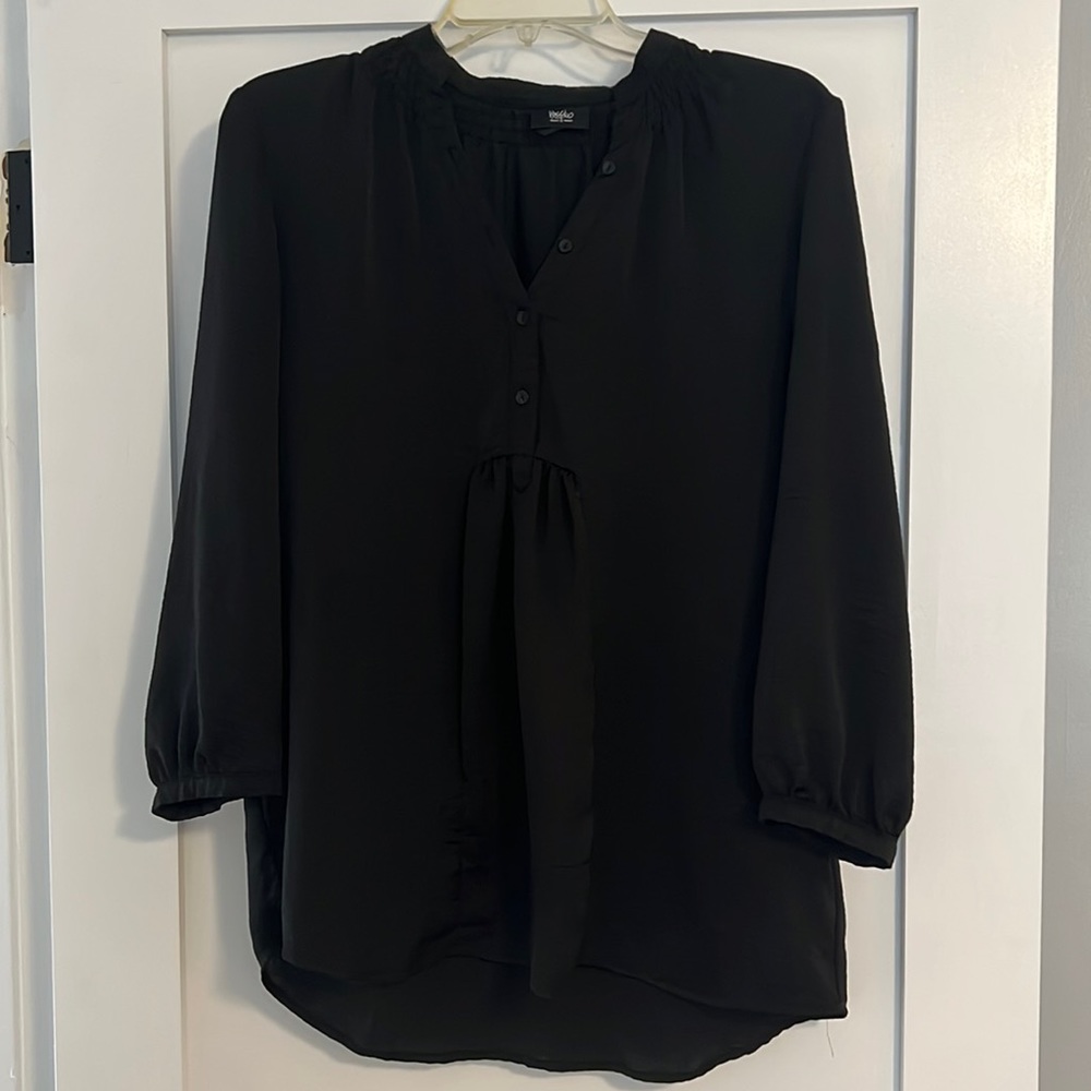 Mossimo 3/4 sleeve blouse top. Size M.